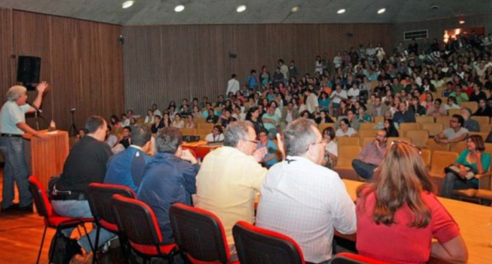 Venezuelan University Professors Call for International Solidarity<span class="wtr-time-wrap after-title"><span class="wtr-time-number">1</span> min read</span>