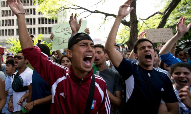 Venezuela: Ataques Contra Libertad de Expresión Deben Cesar Inmediatamente