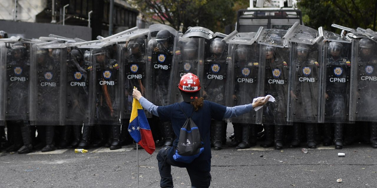 Ataques a la sociedad civil en Venezuela: Impulsando un cambio pacífico frente a la represión<span class="wtr-time-wrap after-title"><span class="wtr-time-number">1</span> min read</span>